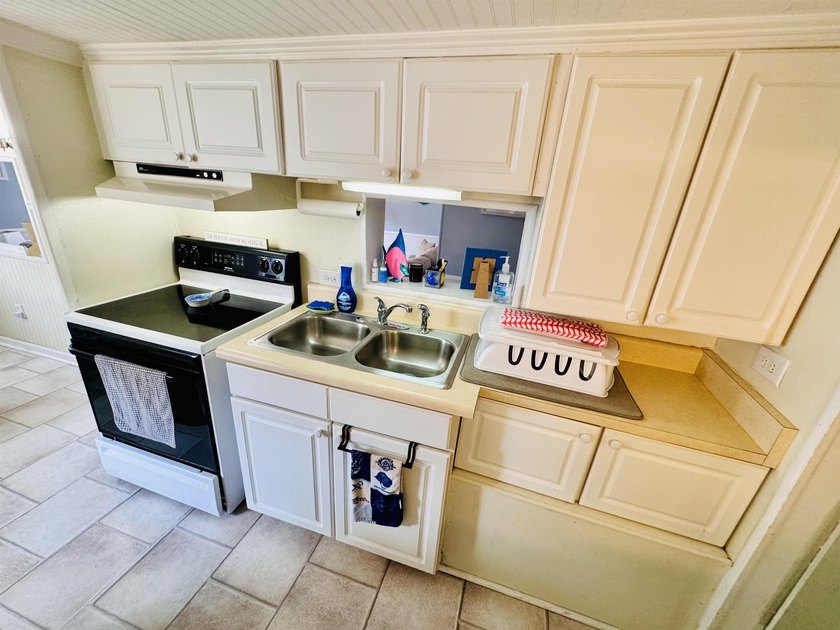 WELL BUILT 2 BED/1 AND A HALF BATH BEACH BUNGALOW WITH - photo 19