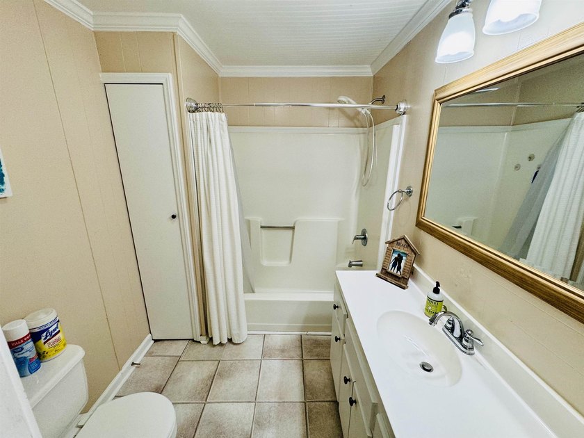 WELL BUILT 2 BED/1 AND A HALF BATH BEACH BUNGALOW WITH - photo 24