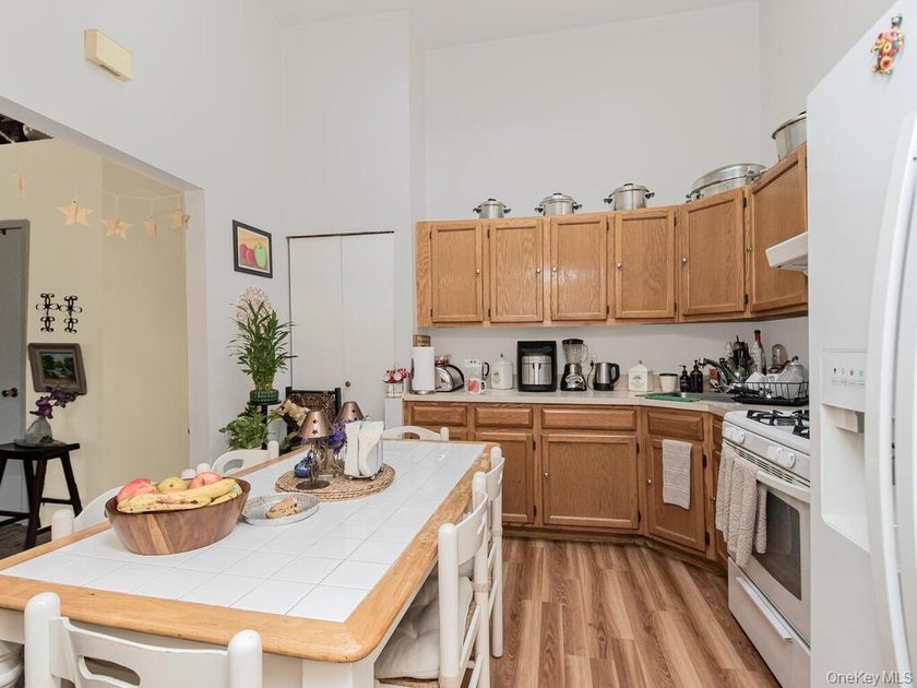 DISCOVER this exceptional, move-in ready 2-family home in the - photo 7