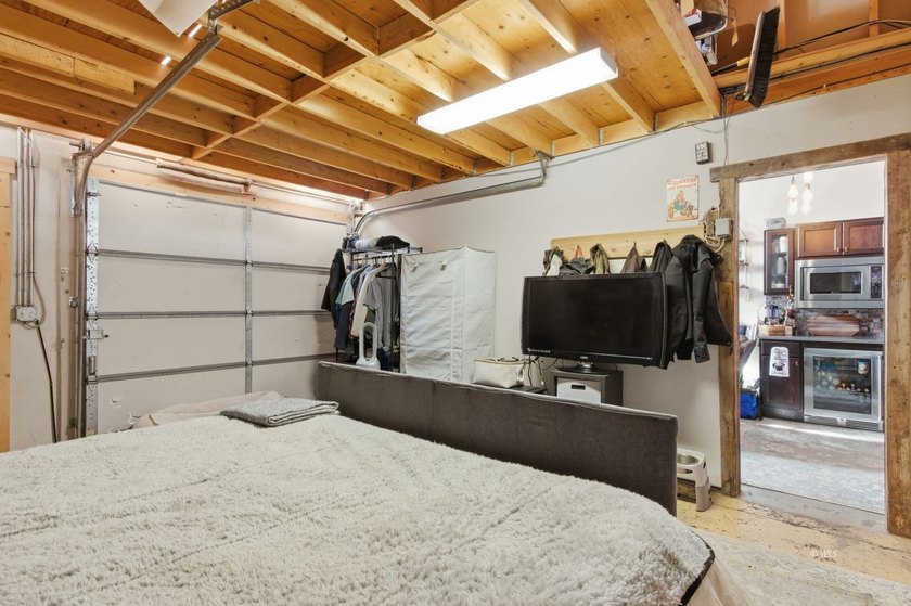 Positioned in a prime walking-traffic location, this turnkey 2 - photo 31