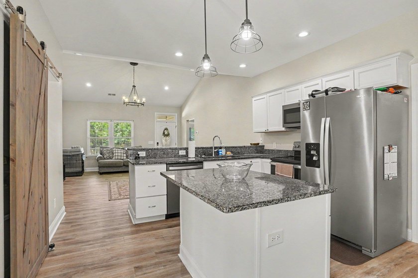Welcome to this beautifully maintained one story, 3 bedroom, 2 - photo 11