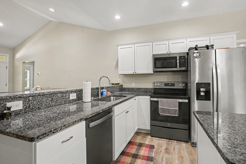 Welcome to this beautifully maintained one story, 3 bedroom, 2 - photo 12