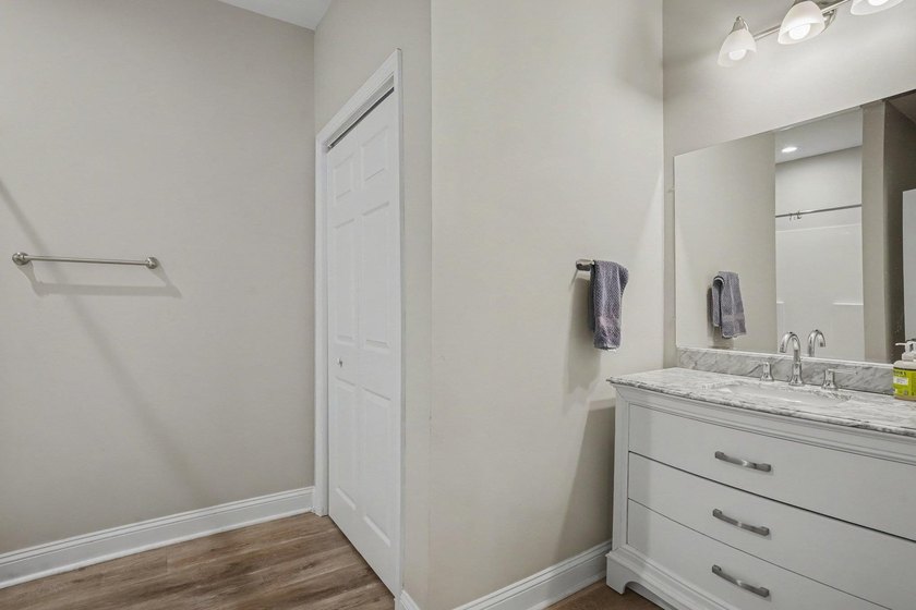 Welcome to this beautifully maintained one story, 3 bedroom, 2 - photo 18