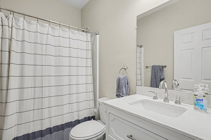 Welcome to this beautifully maintained one story, 3 bedroom, 2 - photo 22