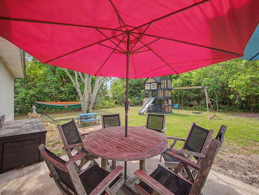 Move-in ready CBS home on a quiet street! Great location in the - photo 24