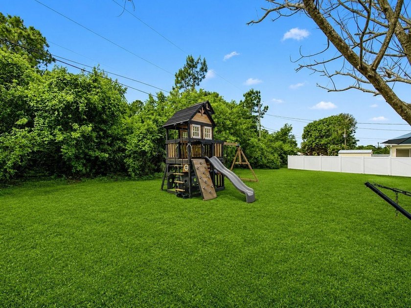 Move-in ready CBS home on a quiet street! Great location in the - photo 27
