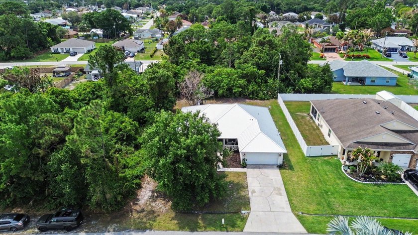 Move-in ready CBS home on a quiet street! Great location in the - photo 29