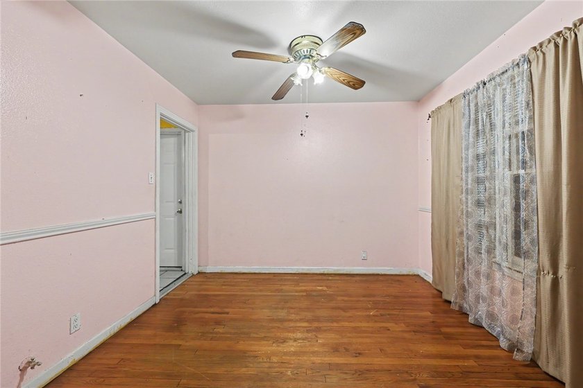 Welcome Home to this charming Two bedroom, One Bathroom Home- - photo 5