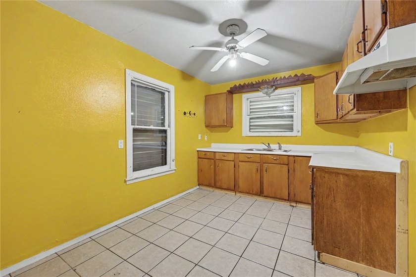 Welcome Home to this charming Two bedroom, One Bathroom Home- - photo 8