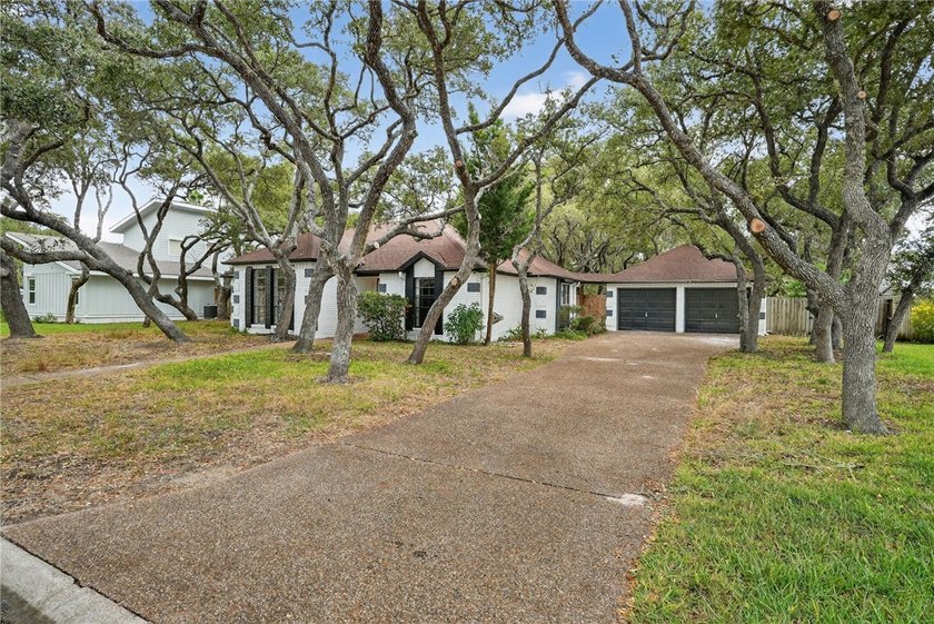 Welcome to 107 Cherry Hills Drive, located in the desirable - photo 3
