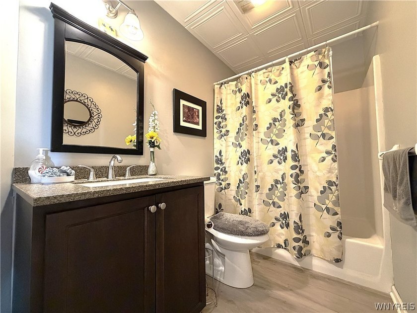 Welcome home to this beautifully maintained, move-in ready - photo 21