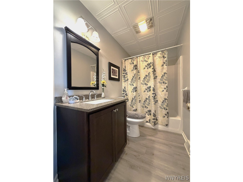 Welcome home to this beautifully maintained, move-in ready - photo 22
