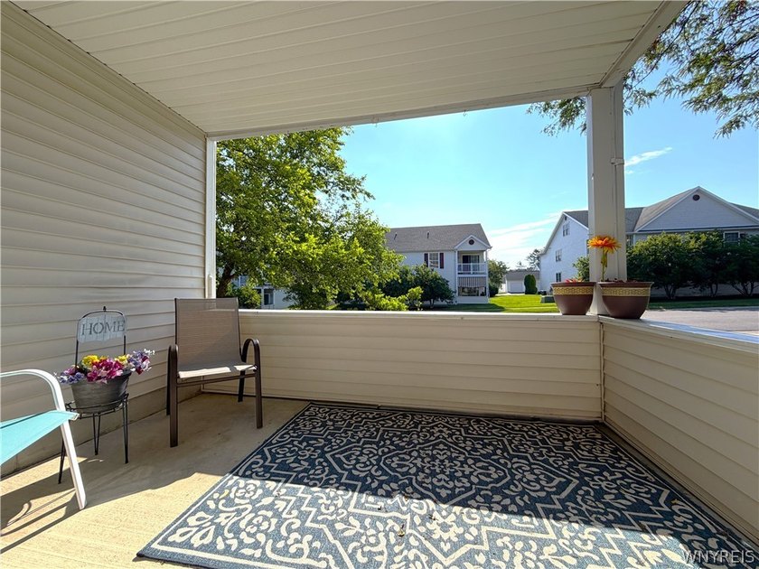 Welcome home to this beautifully maintained, move-in ready - photo 29