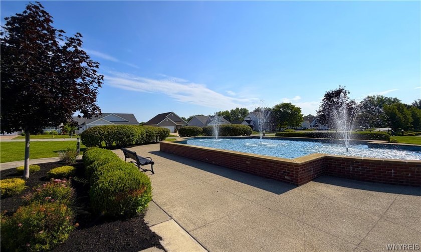 Welcome home to this beautifully maintained, move-in ready - photo 33