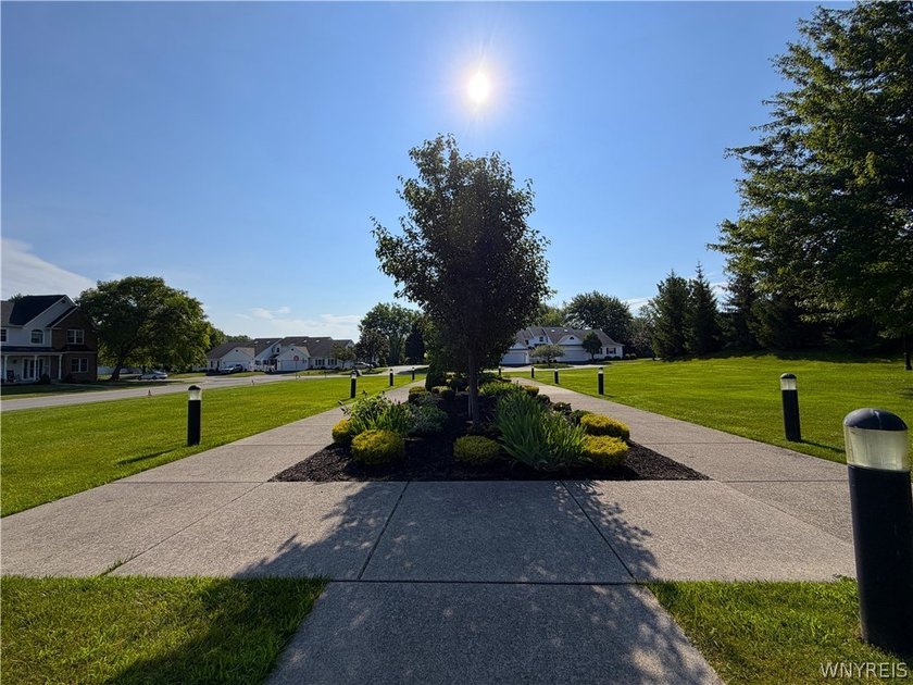 Welcome home to this beautifully maintained, move-in ready - photo 36