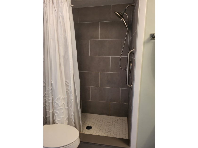 BEAUTIFULLY MAINTAINED MOVE IN READY HOME is a must see to - photo 7