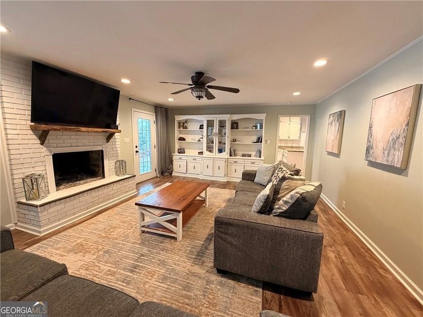 This home is CHARMING and is located in the sought after River - photo 8