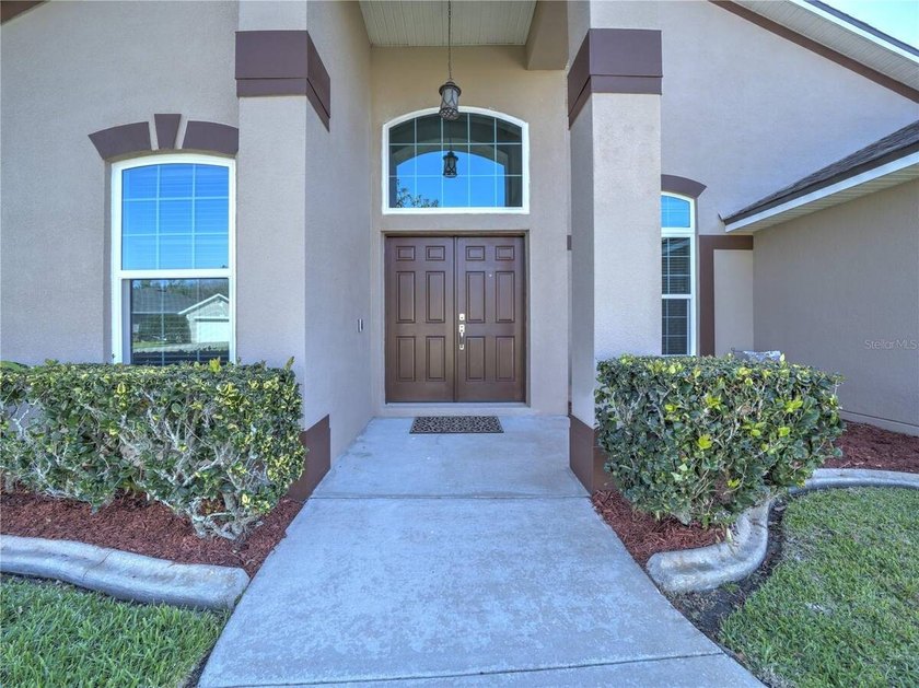 Welcome to this spacious 4-bedroom, 2-bath single-family home - photo 3