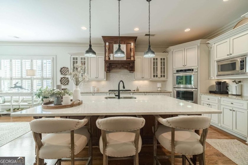 Welcome home to this beautifully designed residence offering - photo 13