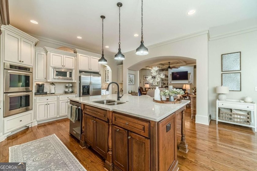 Welcome home to this beautifully designed residence offering - photo 15