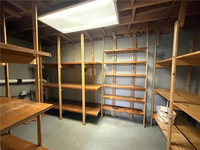 Welcome to this charming 3-bedroom, 1-bath ranch, perfectly - photo 16