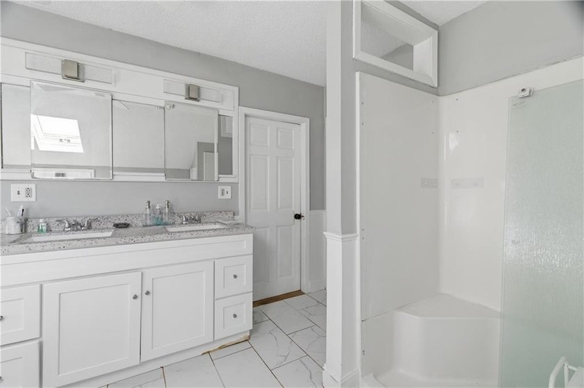 Welcome home to this charming Colonial in the heart of - photo 16