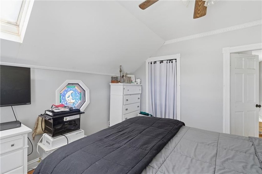 Welcome home to this charming Colonial in the heart of - photo 18