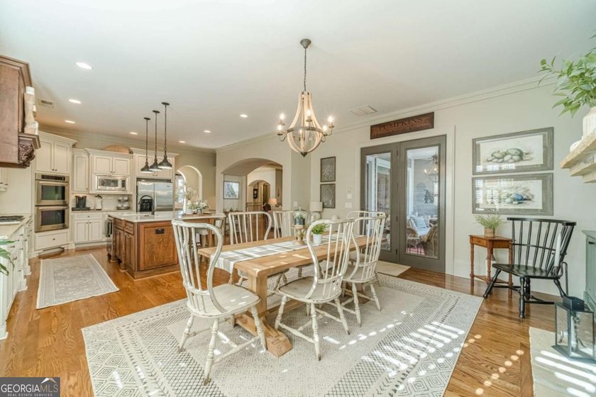 Welcome home to this beautifully designed residence offering - photo 20