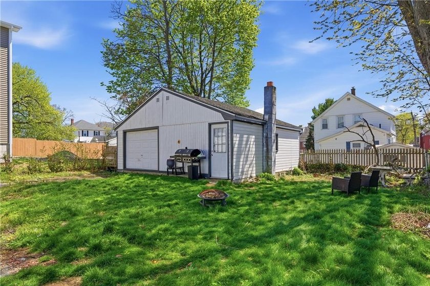 Welcome home to this charming Colonial in the heart of - photo 25