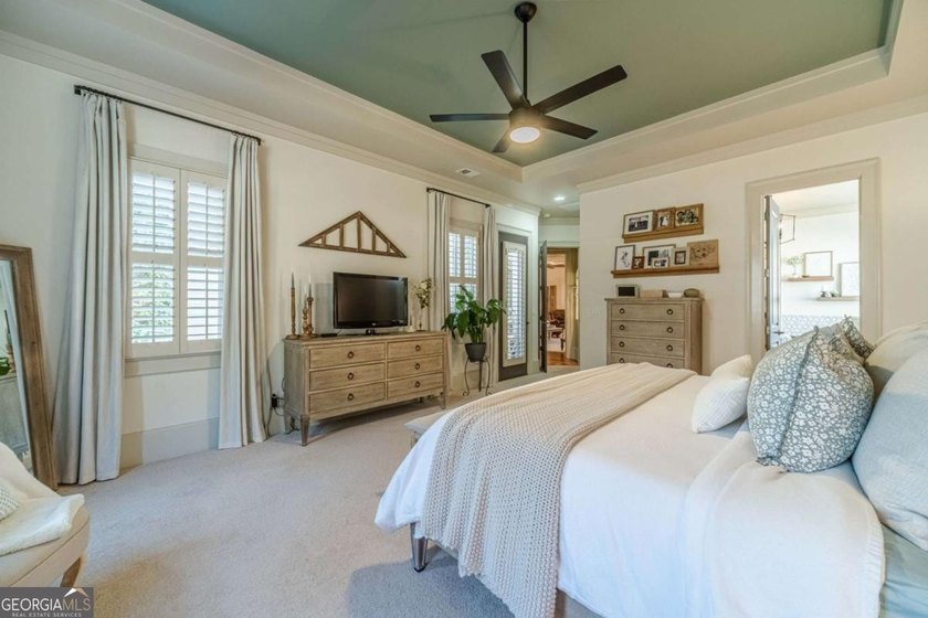 Welcome home to this beautifully designed residence offering - photo 28