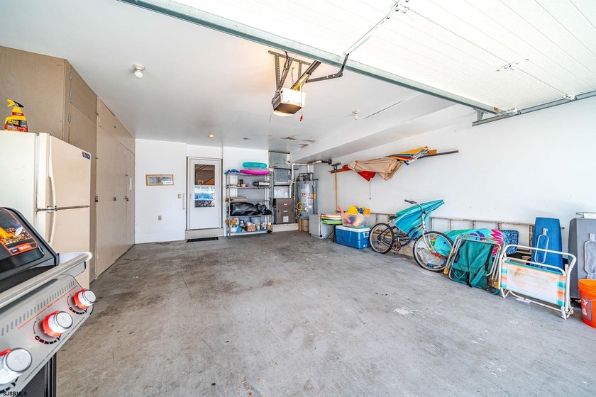 Beautifully updated 4-bedroom, 2.5-bath BEACHFRONT Townhouse - photo 29