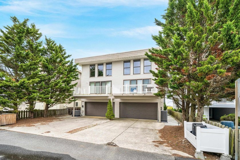 Beautifully updated 4-bedroom, 2.5-bath BEACHFRONT Townhouse - photo 31
