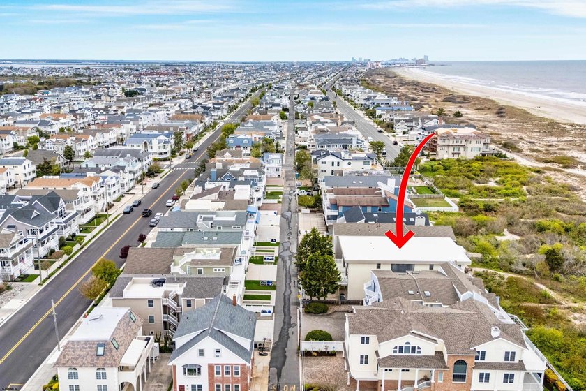 Beautifully updated 4-bedroom, 2.5-bath BEACHFRONT Townhouse - photo 34