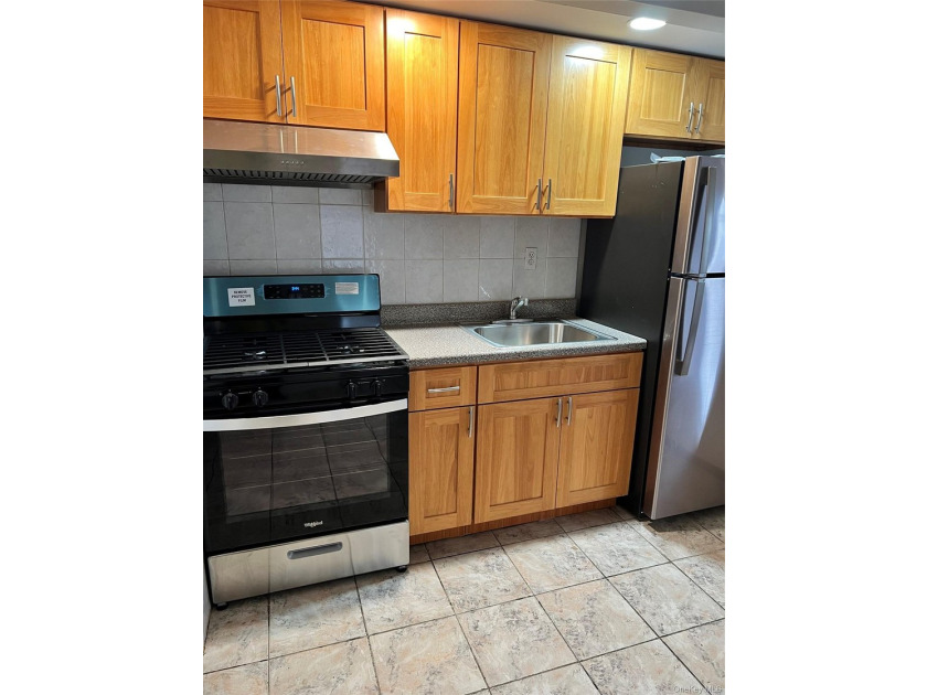 renovated 1 bedroom apartment in heart of Elmhurst ,just 2 - photo 5