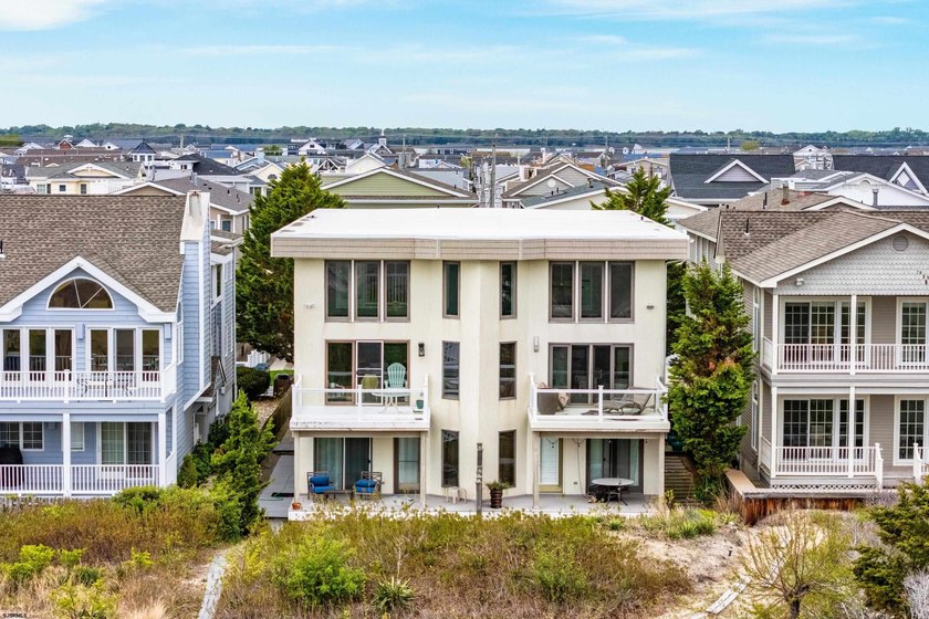 Beautifully updated 4-bedroom, 2.5-bath BEACHFRONT Townhouse - photo 38