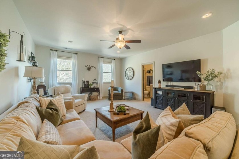 Welcome home to this beautifully designed residence offering - photo 42