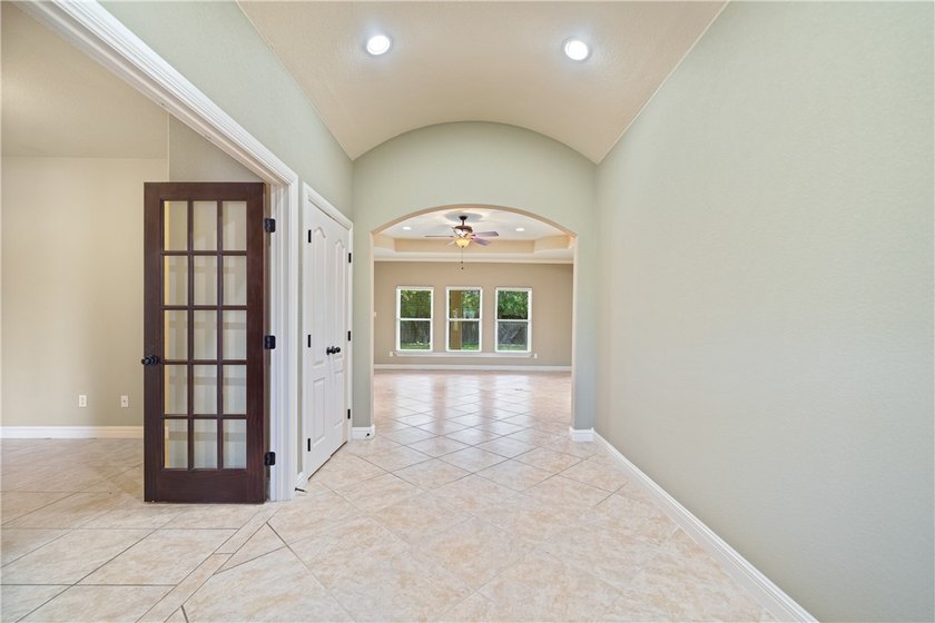 Big REDUCTITON: Seller says sell:This beautiful home in - photo 5
