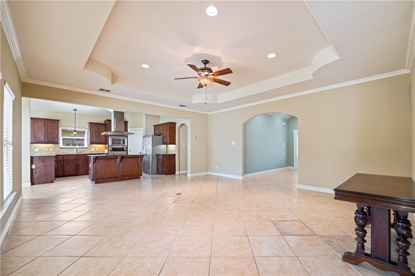 Big REDUCTITON: Seller says sell:This beautiful home in - photo 6