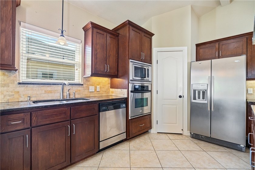 Big REDUCTITON: Seller says sell:This beautiful home in - photo 9