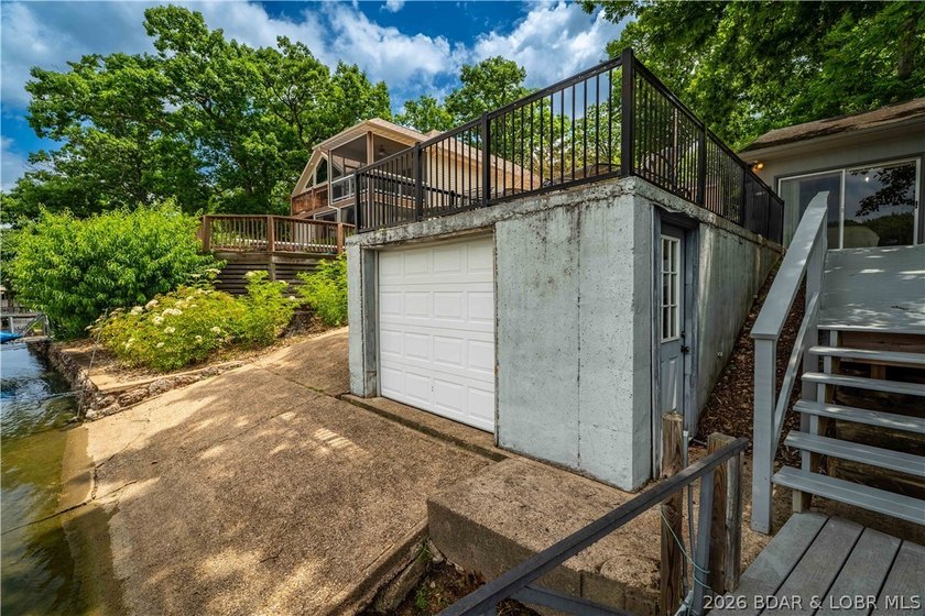 This is one of those homes that's almost impossible to find - photo 41