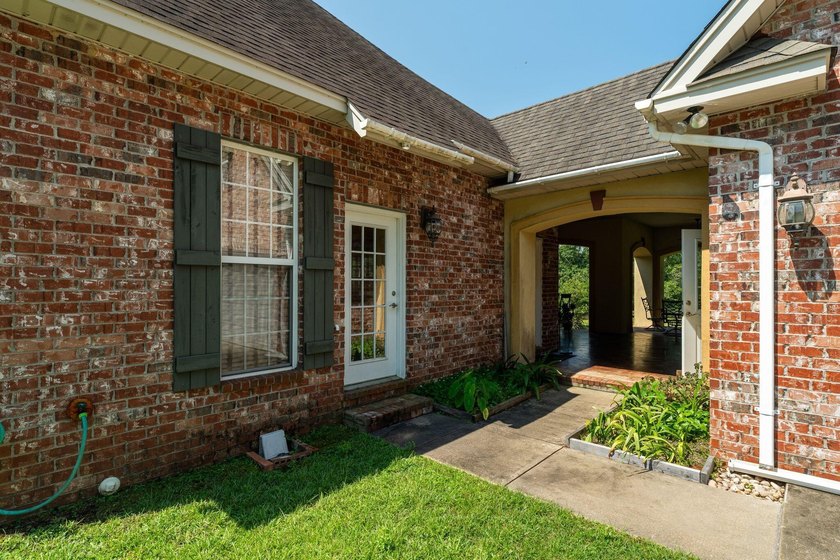 Magnificent Country Estate on 13 Acres with a Pond...Experience - photo 45