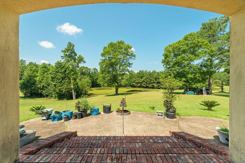 Magnificent Country Estate on 13 Acres with a Pond...Experience - photo 50
