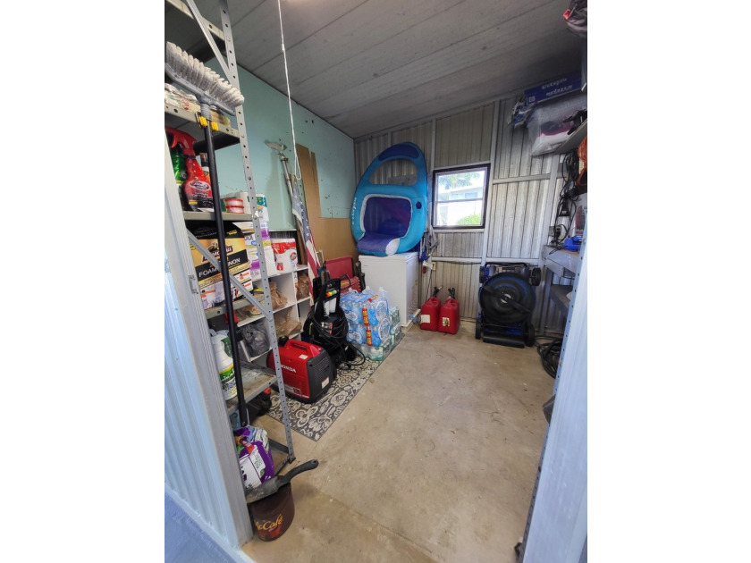 BEAUTIFULLY MAINTAINED MOVE IN READY HOME is a must see to - photo 21