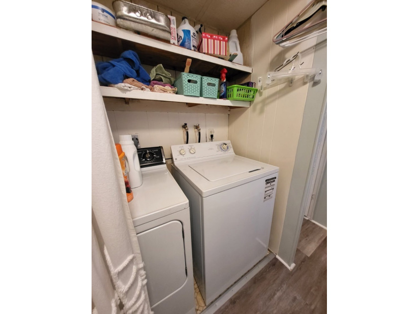 BEAUTIFULLY MAINTAINED MOVE IN READY HOME is a must see to - photo 22