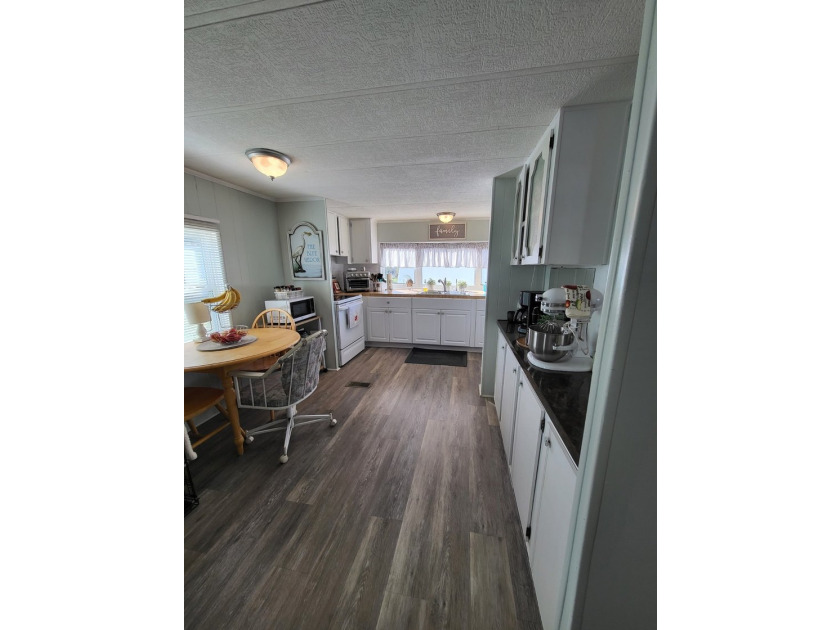 BEAUTIFULLY MAINTAINED MOVE IN READY HOME is a must see to - photo 23