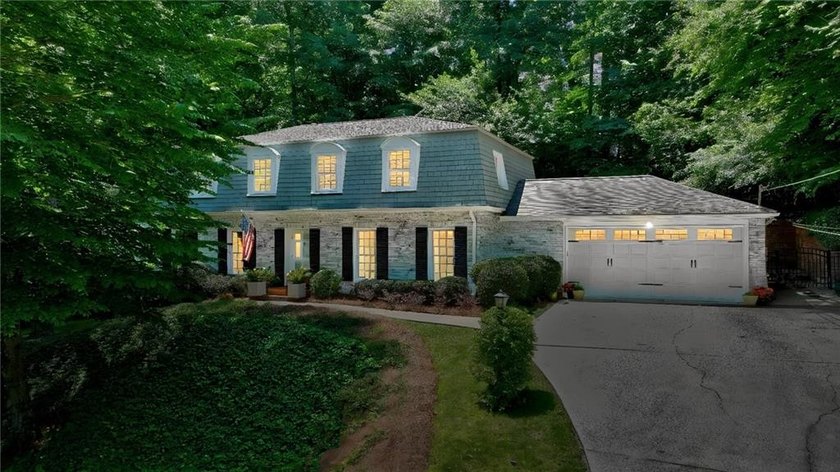 Timeless Dutch Colonial in Coveted Haynes Manor. Nestled on a - photo 2