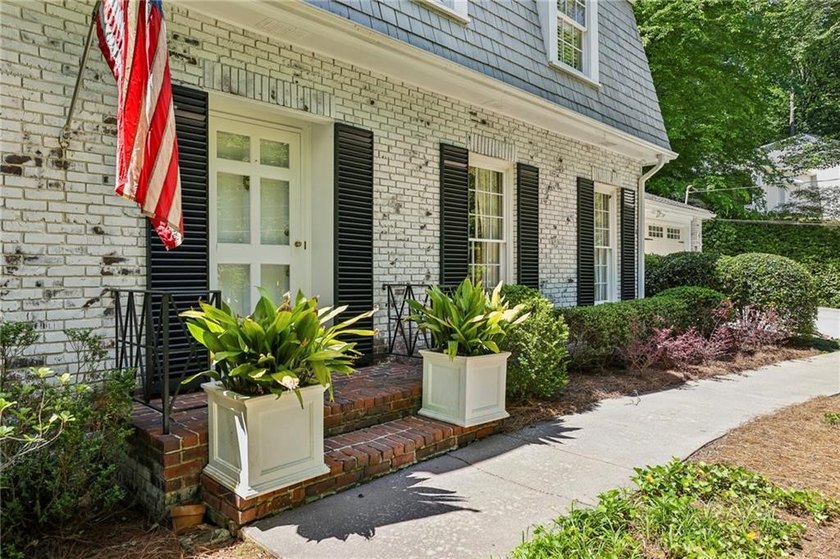 Timeless Dutch Colonial in Coveted Haynes Manor. Nestled on a - photo 4