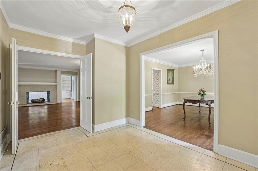 Timeless Dutch Colonial in Coveted Haynes Manor. Nestled on a - photo 6