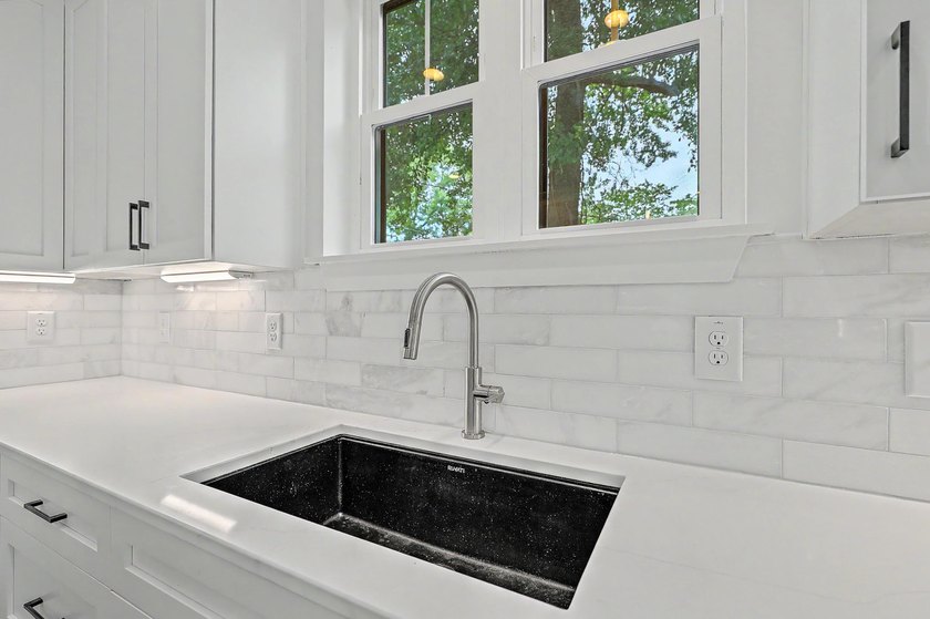 West Ashley's best kept secret! Gorgeous New Construction this - photo 15
