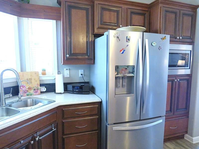 This beautifully maintained 1,248 square foot manufactured home - photo 12